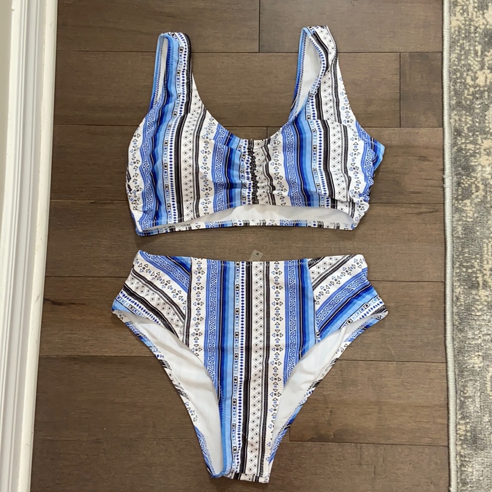 CUPSHE BIKINI - SIZE MEDIUM - NEVER WORN